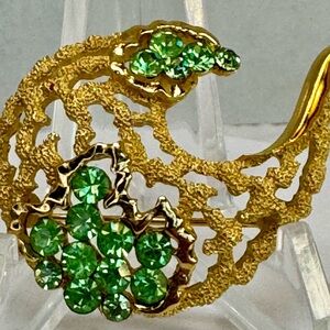 Crown Trifari-Elegant Gold and Green Women's Jewelry Piece